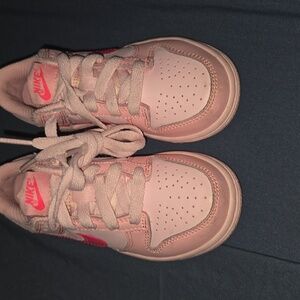 Nike Dunk Low Triple Pink